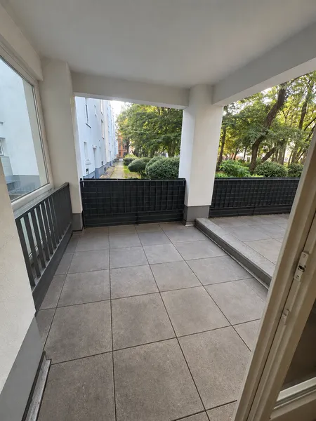 Attraktive 3-Zimmer-Wohnung mit großem Balkon & Einbauküche in zentraler Kreuzberger Lage — photo 1